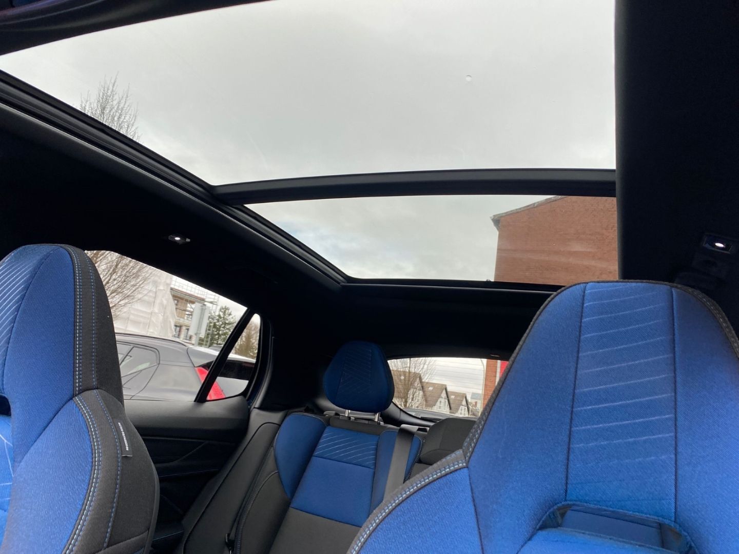 Lynk&Co 01 1.5 TD 192 kW PHEV El. Panodach Navi Digitale foto 14