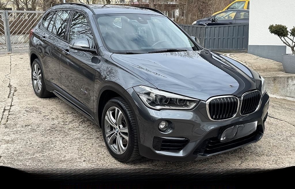 BMW X1 xDrive20i Sport Line Aut. LED Navi PDC AHK foto 2