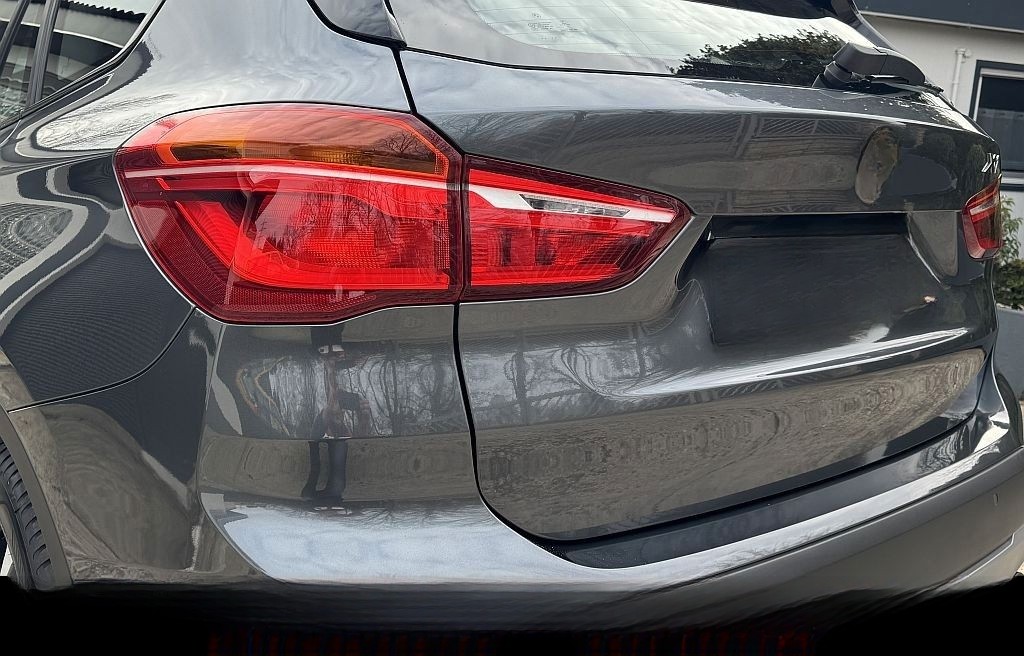 BMW X1 xDrive20i Sport Line Aut. LED Navi PDC AHK foto 11