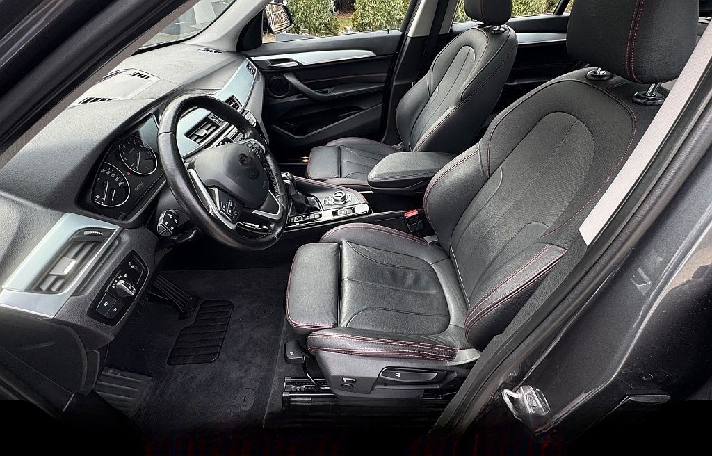 BMW X1 xDrive20i Sport Line Aut. LED Navi PDC AHK foto 15