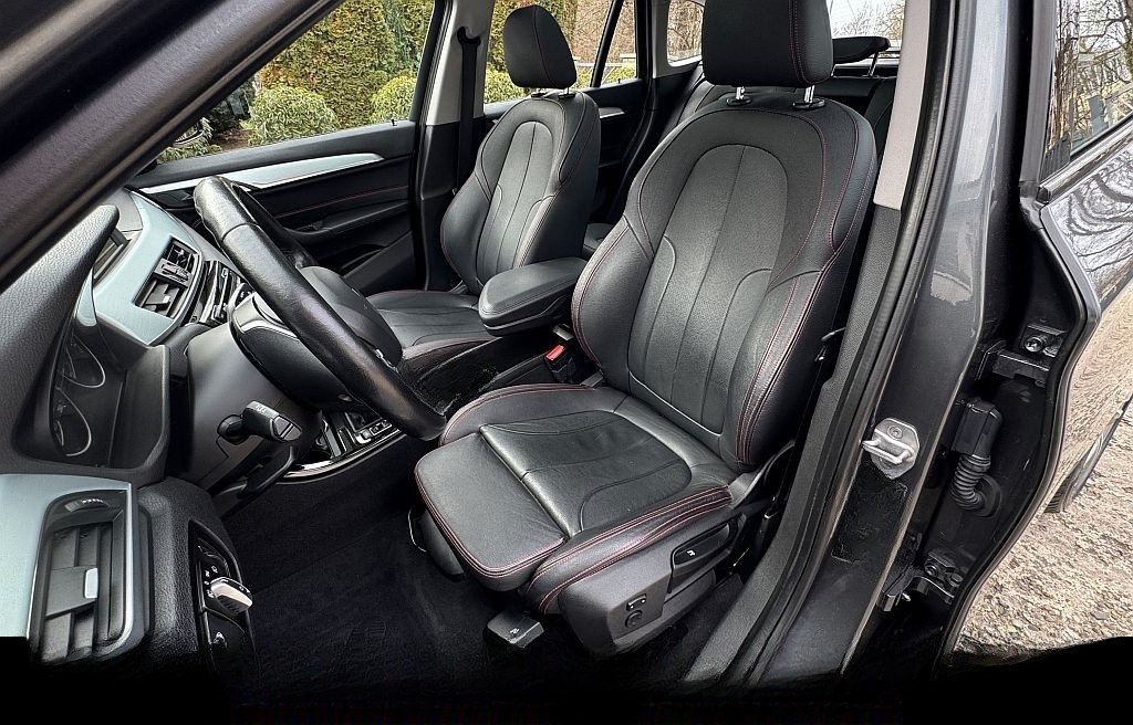 BMW X1 xDrive20i Sport Line Aut. LED Navi PDC AHK foto 16