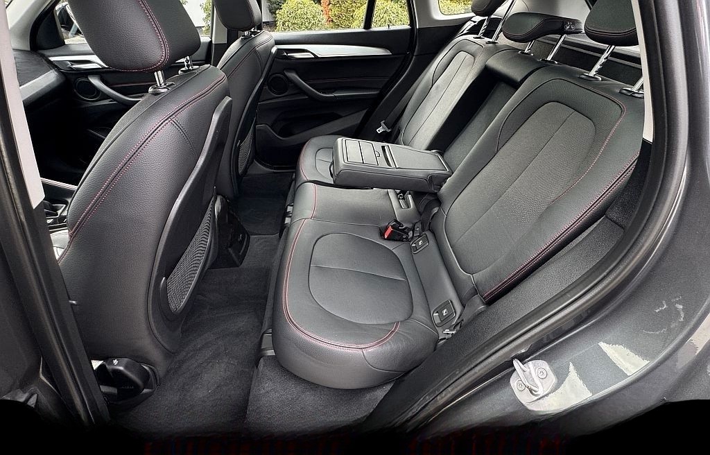 BMW X1 xDrive20i Sport Line Aut. LED Navi PDC AHK foto 20