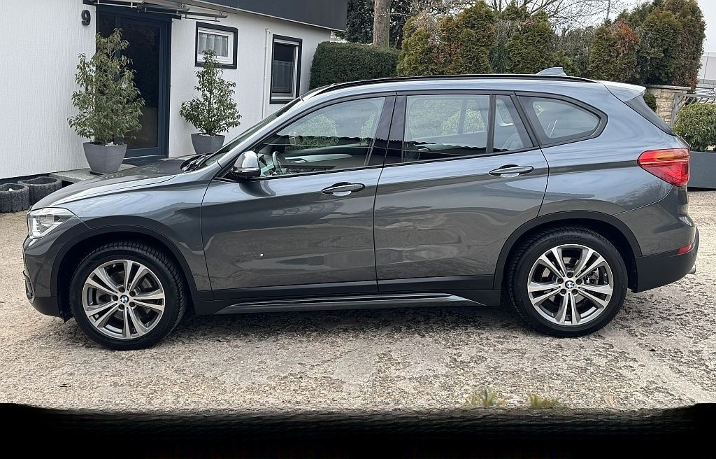 BMW X1 xDrive20i Sport Line Aut. LED Navi PDC AHK foto 5