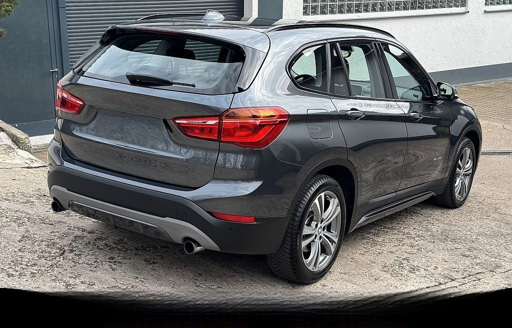 BMW X1 xDrive20i Sport Line Aut. LED Navi PDC AHK foto 6