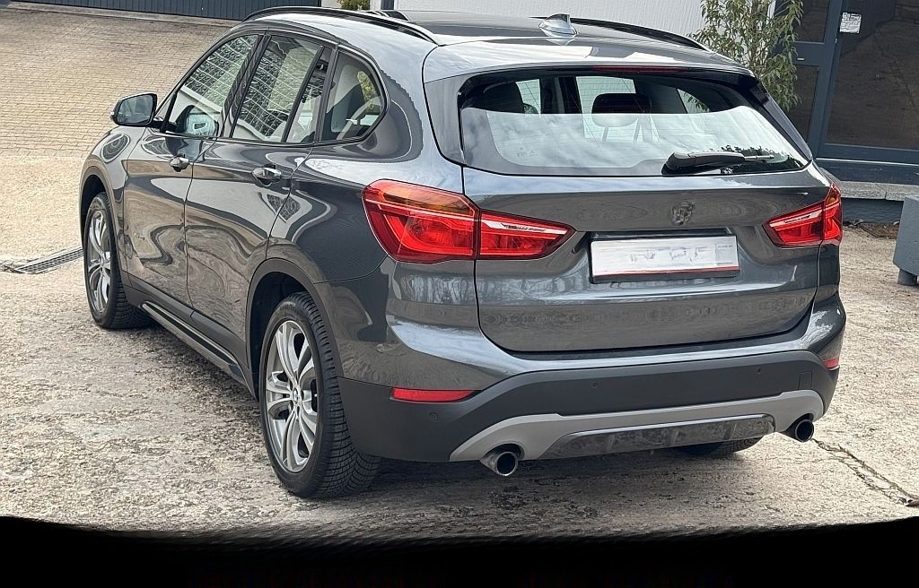 BMW X1 xDrive20i Sport Line Aut. LED Navi PDC AHK foto 7
