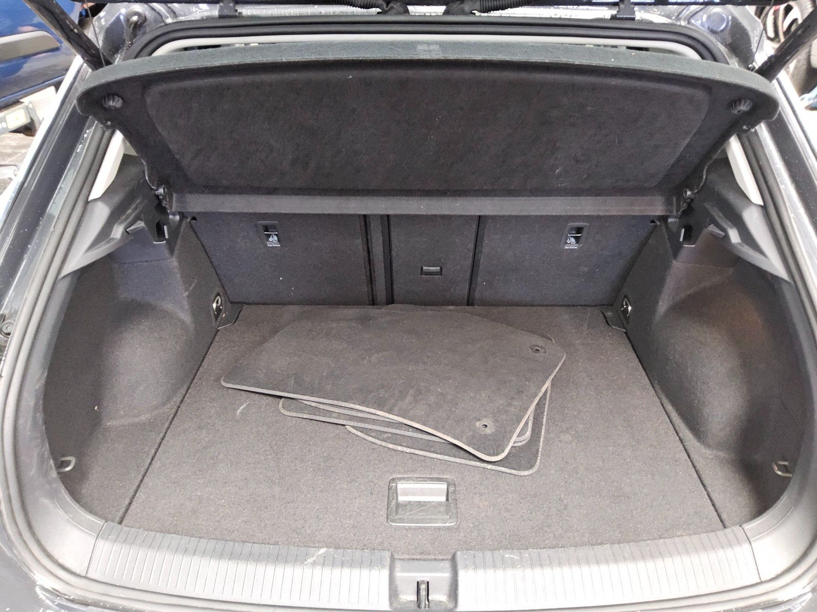 Volkswagen T-Roc 2.0 TDI Style Pano Beats RfK AHK ACC PDC foto 12