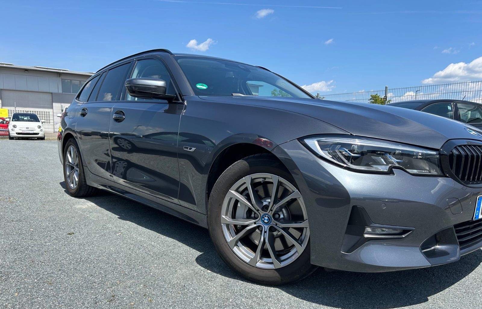 BMW 330e Touring "Sport Line" 36 Monate Garantie* foto 2
