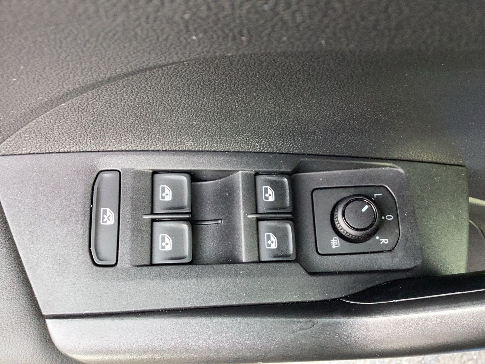 Volkswagen T-Cross 1.0 TSI LIFE LED IQ.DRIVE LM16 AHK foto 8