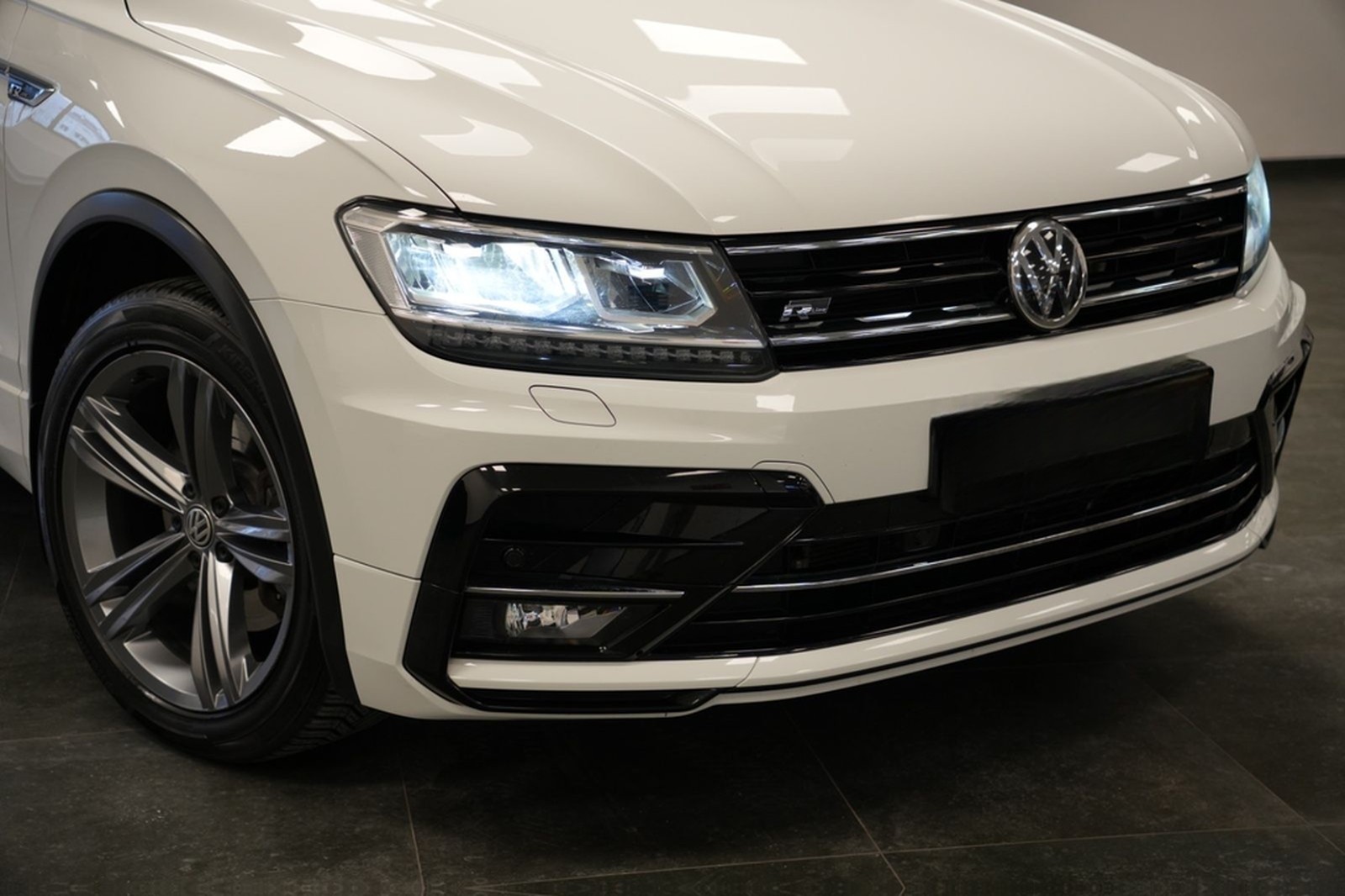 Volkswagen Tiguan Comfortline R-Line BMT/ 4Motion/ACC foto 2