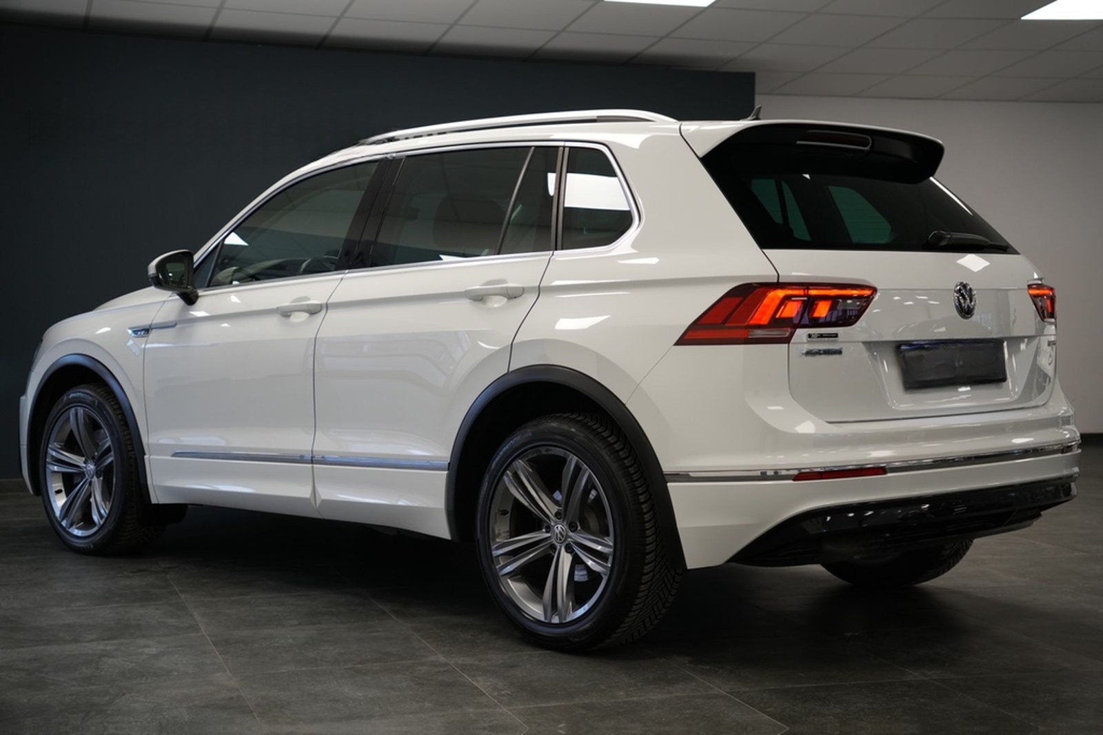 Volkswagen Tiguan Comfortline R-Line BMT/ 4Motion/ACC foto 8
