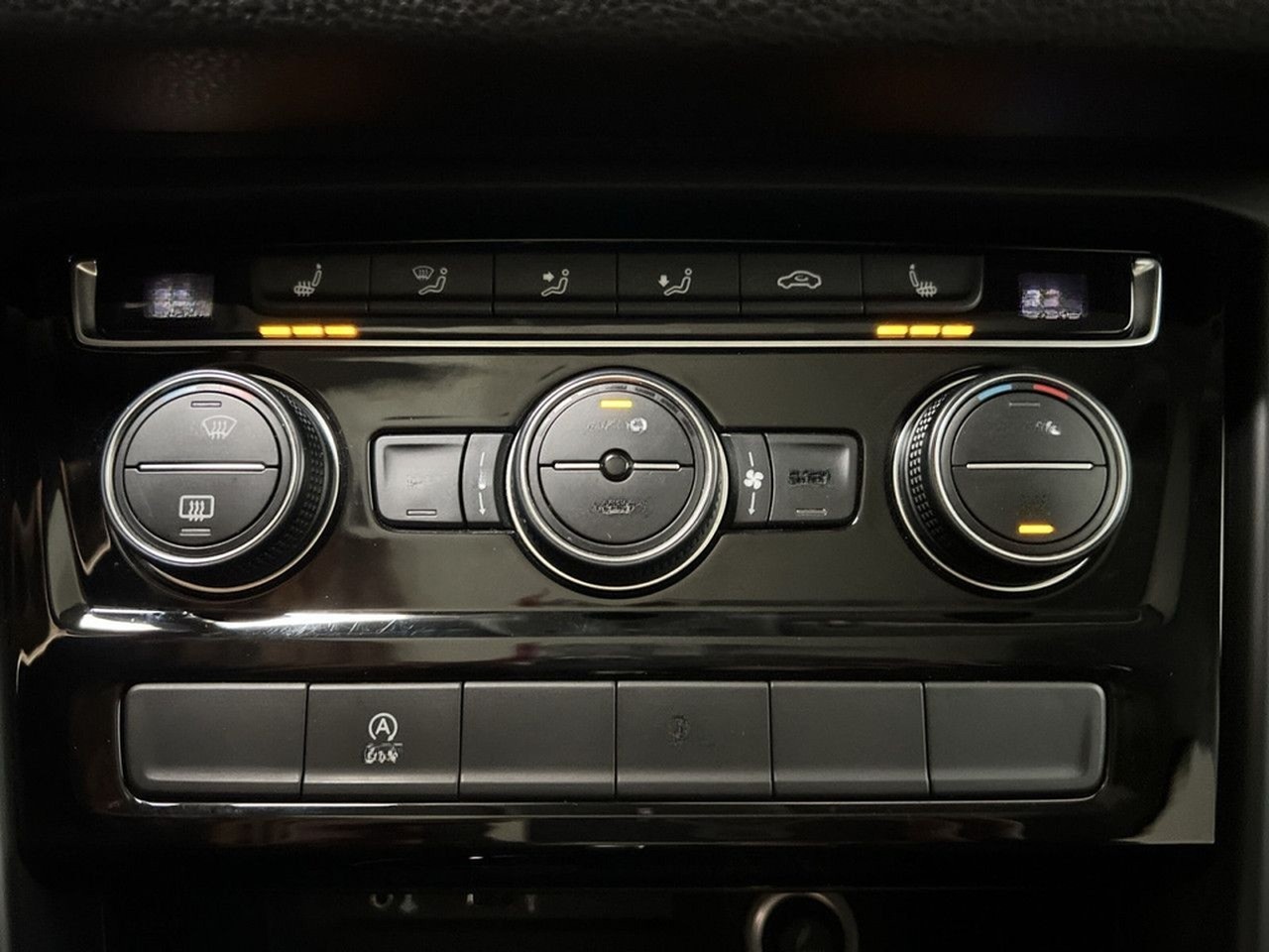 Volkswagen Touran Touran SOUND 1.4 TSI DSG NAVI LED PDC ACC foto 13