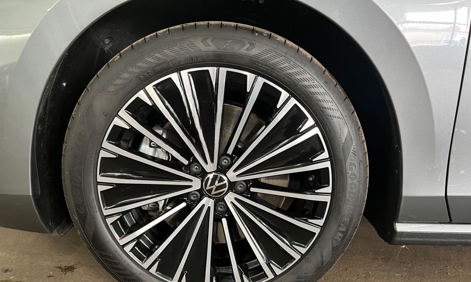 Volkswagen Passat Variant 1.5 Hybrid Elegance DSG AHK Navi foto 11
