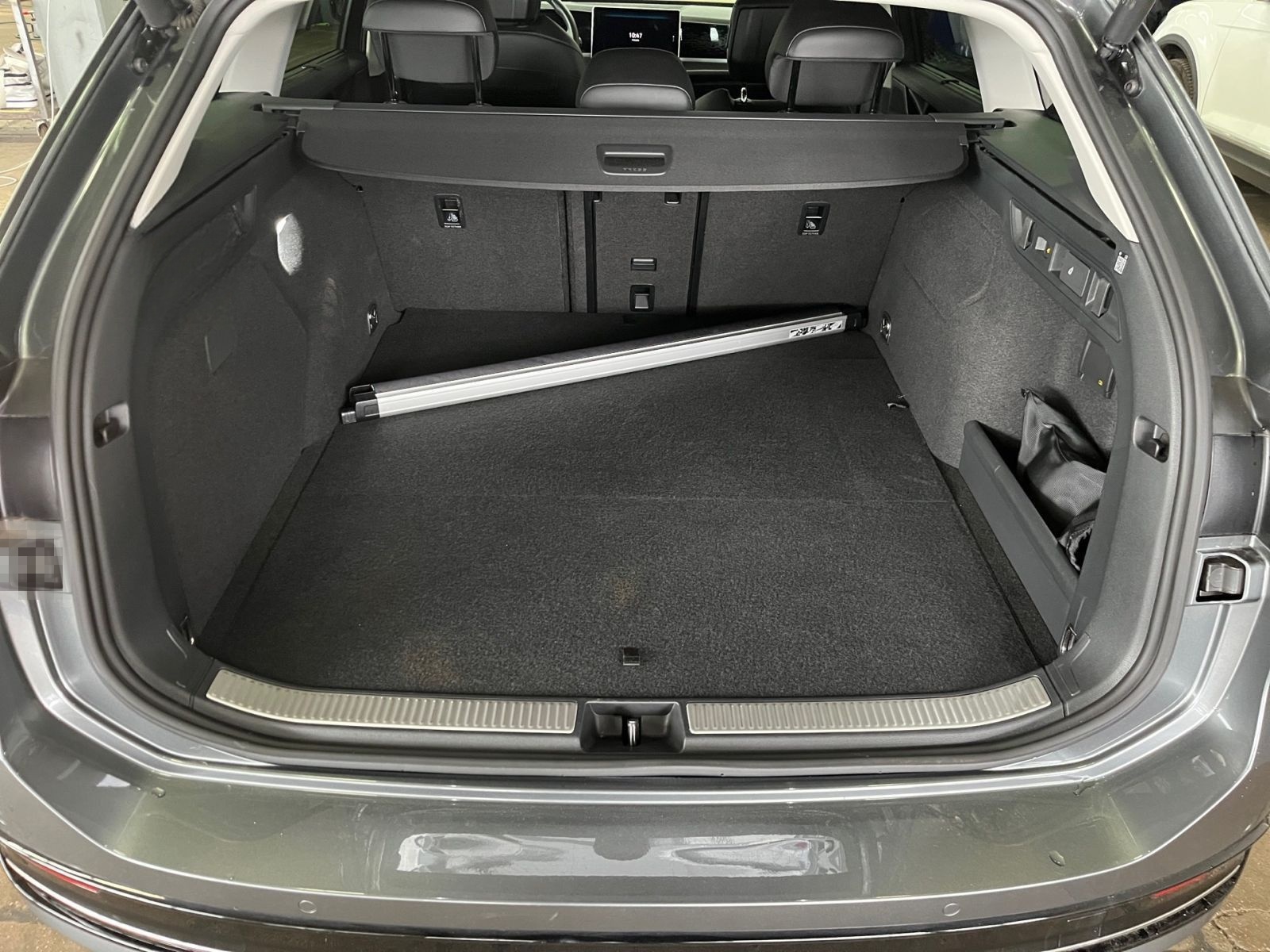 Volkswagen Passat Variant 1.5 Hybrid Elegance DSG AHK Navi foto 12