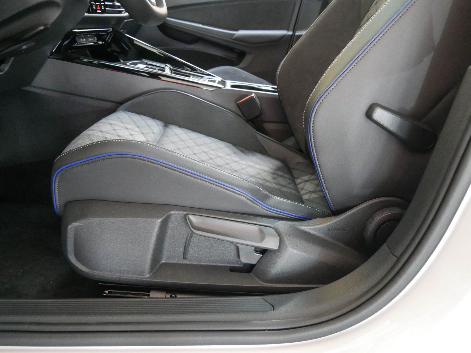 Volkswagen Golf Variant R-Line 1,5 eTSI 150 PS DSG AHK,PANO foto 14