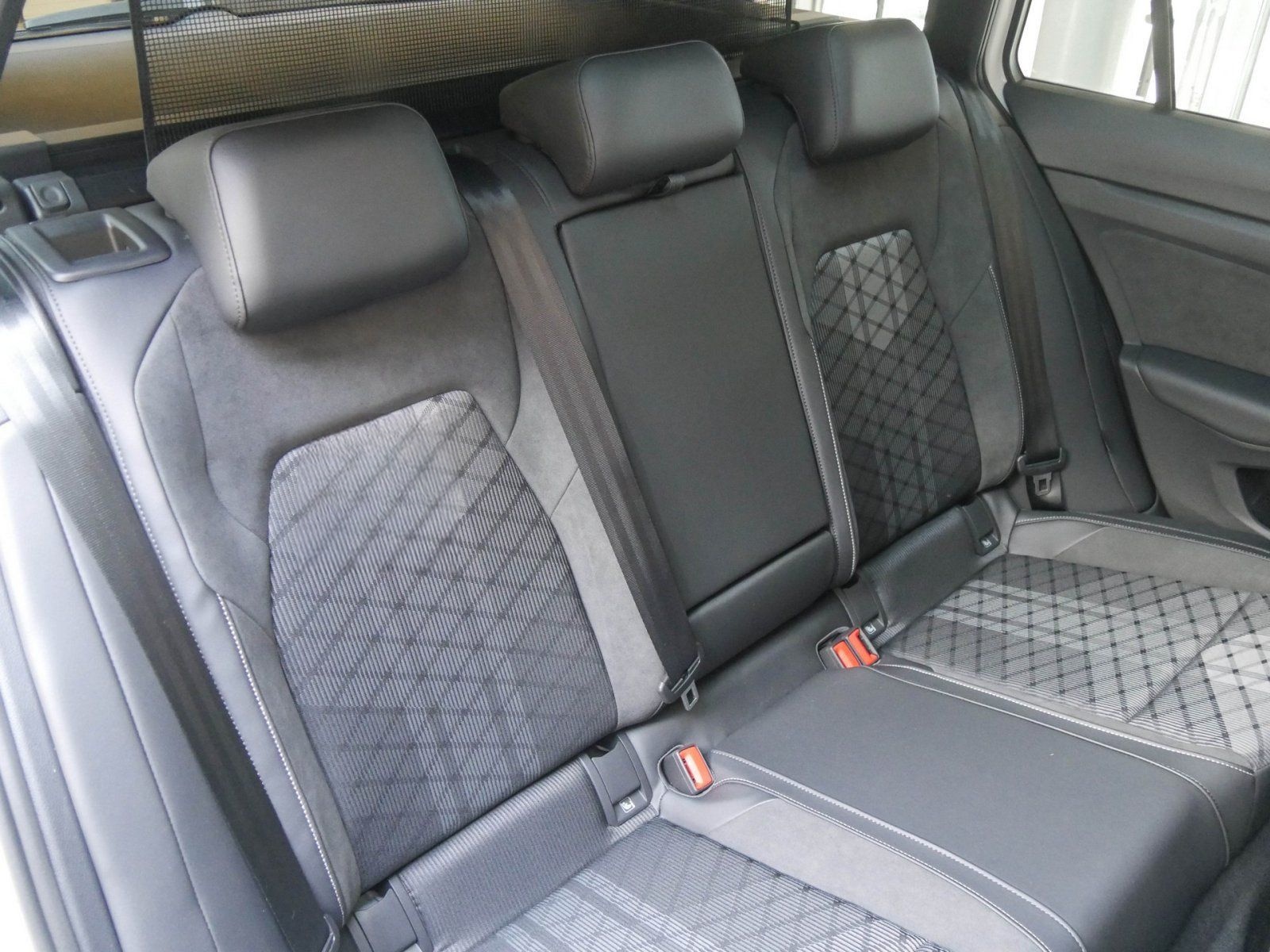 Volkswagen Golf Variant R-Line 1,5 eTSI 150 PS DSG AHK,PANO foto 4