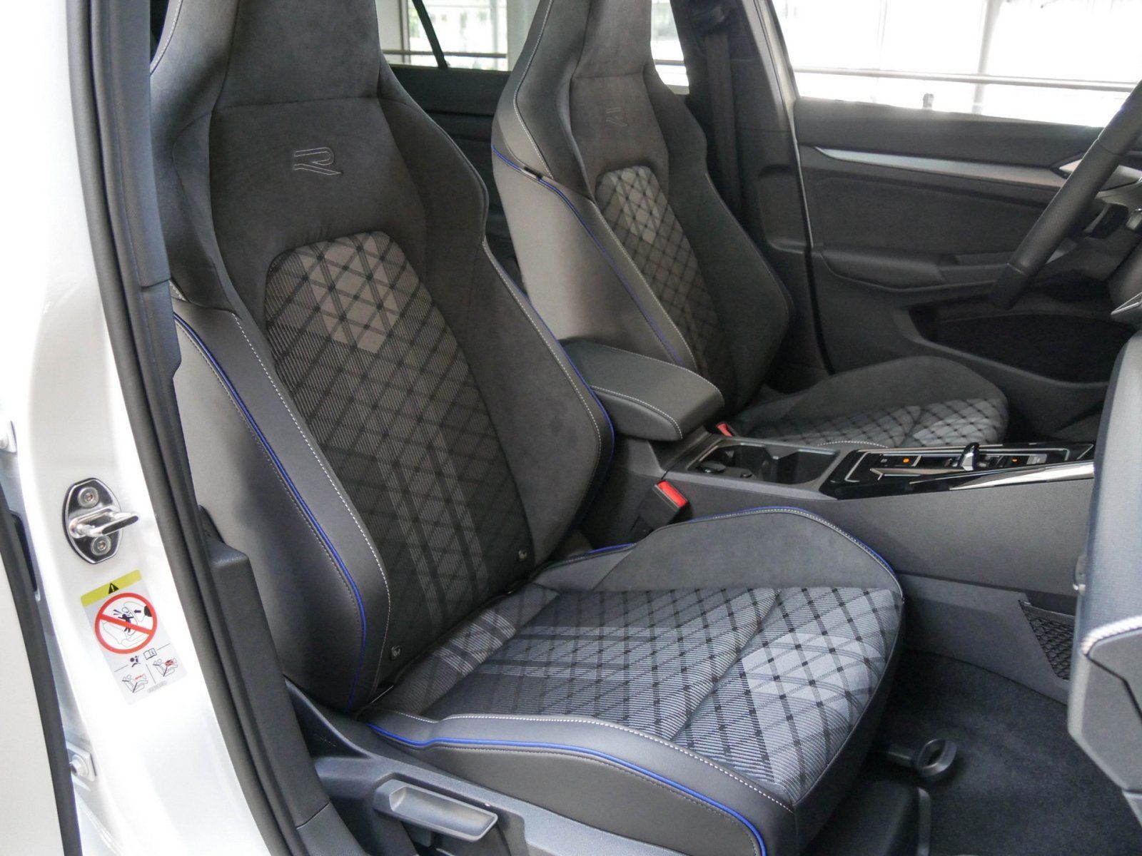 Volkswagen Golf Variant R-Line 1,5 eTSI 150 PS DSG AHK,PANO foto 6