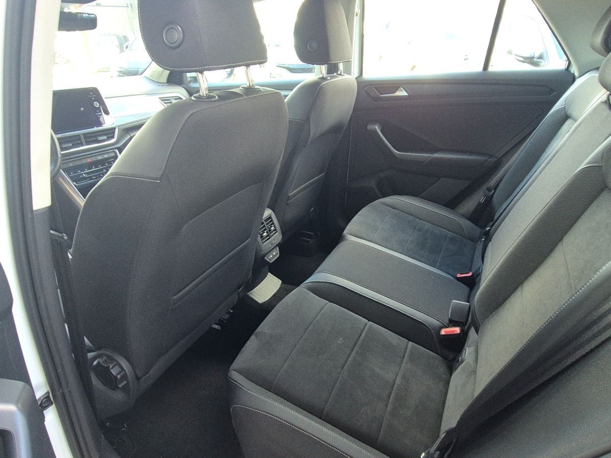 Volkswagen T-Roc 1.5 TSI Style DSG Navi LED Pano foto 8