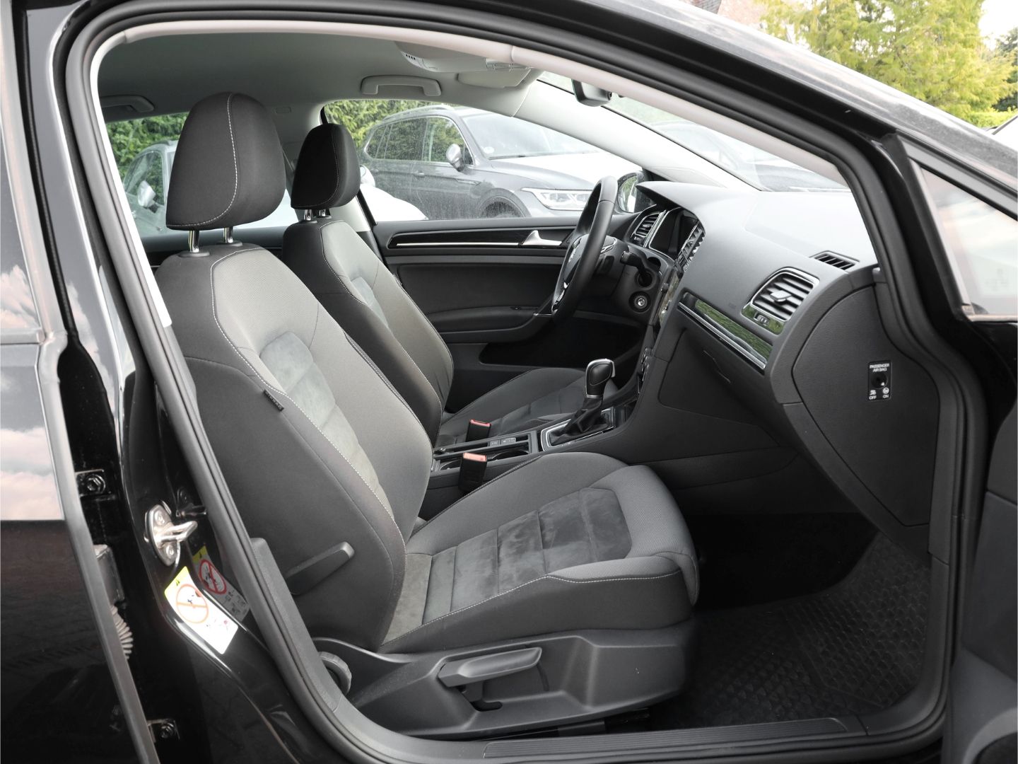 Volkswagen Golf VII R-LINE HIGHLINE TSI DSG DCC LED NAVI foto 3