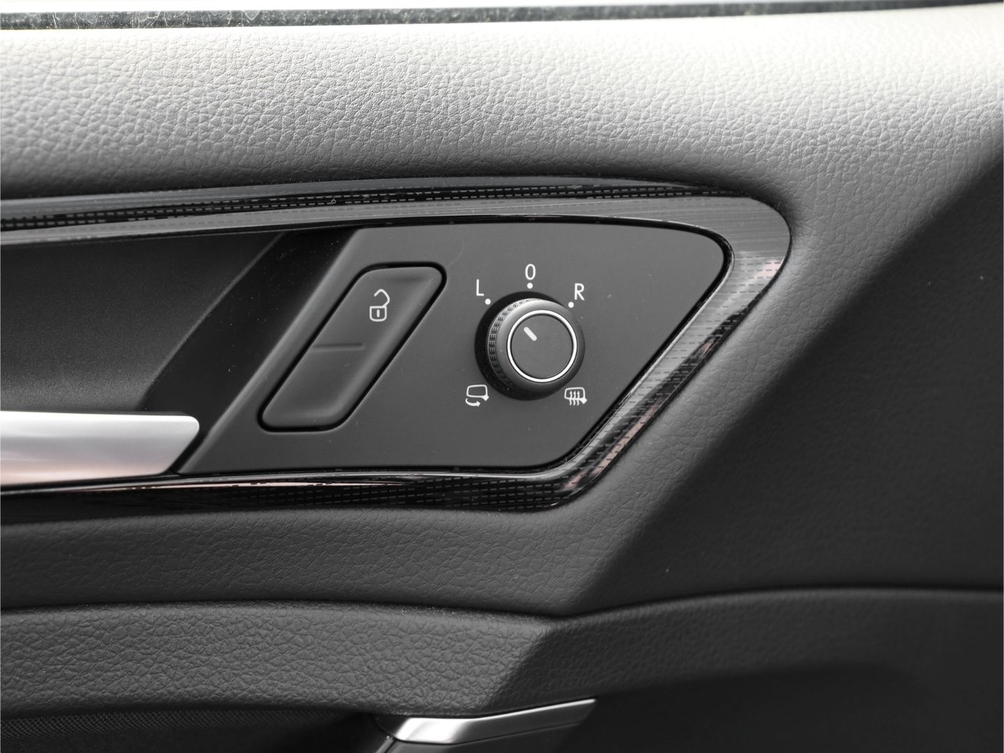 Volkswagen Golf VII R-LINE HIGHLINE TSI DSG DCC LED NAVI foto 9