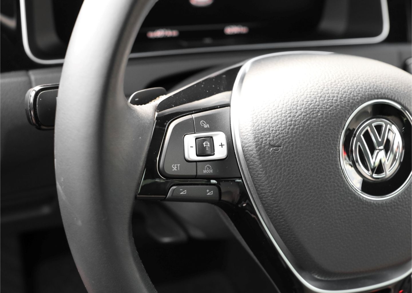 Volkswagen Golf VII R-LINE HIGHLINE TSI DSG DCC LED NAVI foto 10