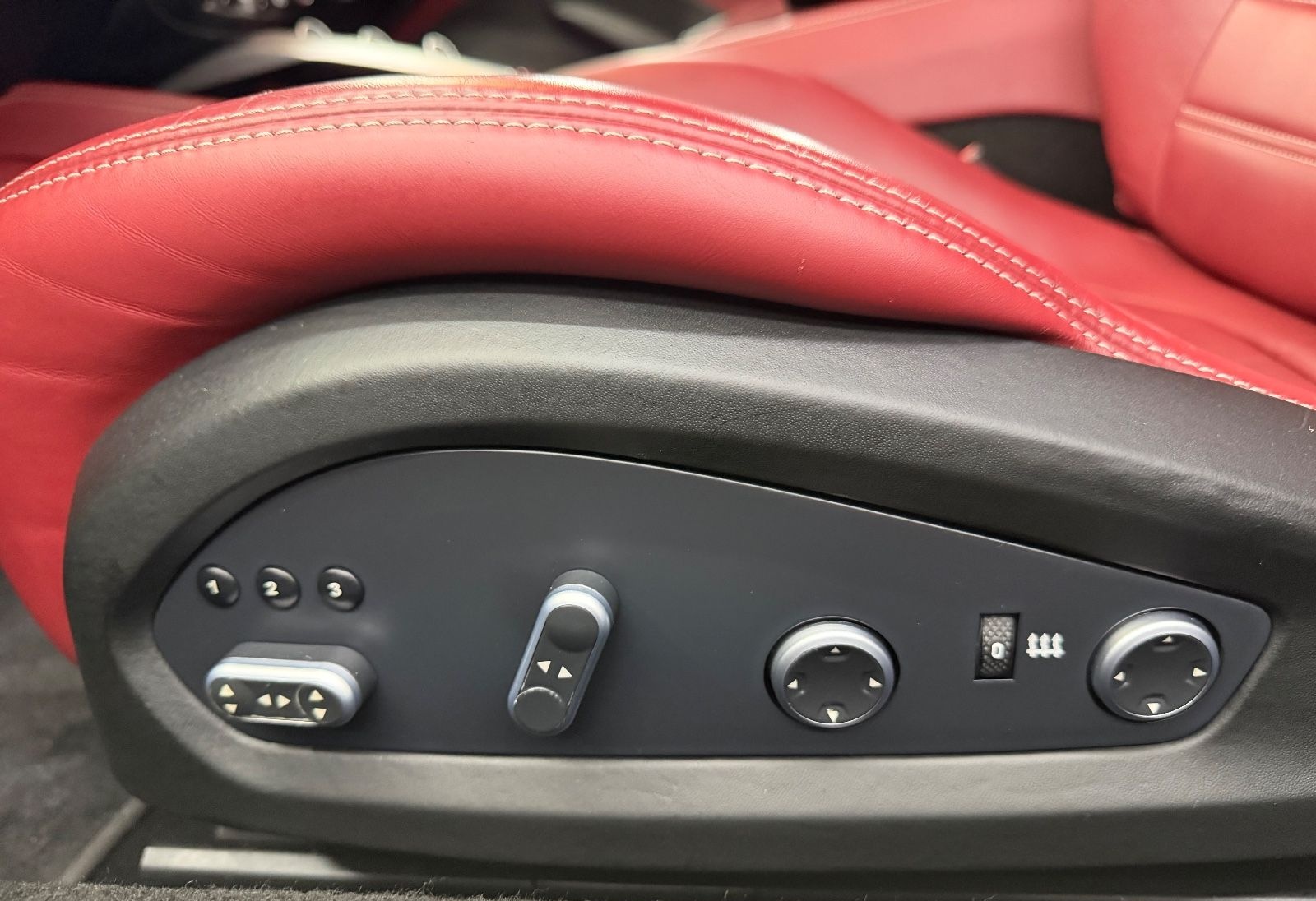 Ferrari California 3.9 V8 T 4-Sitzer/TOP/SERVICE /CARBON foto 14