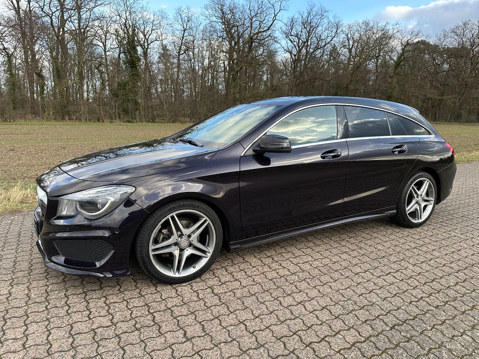Mercedes-Benz CLA 200 Shooting Brake AMG Line Sonderlack foto 2