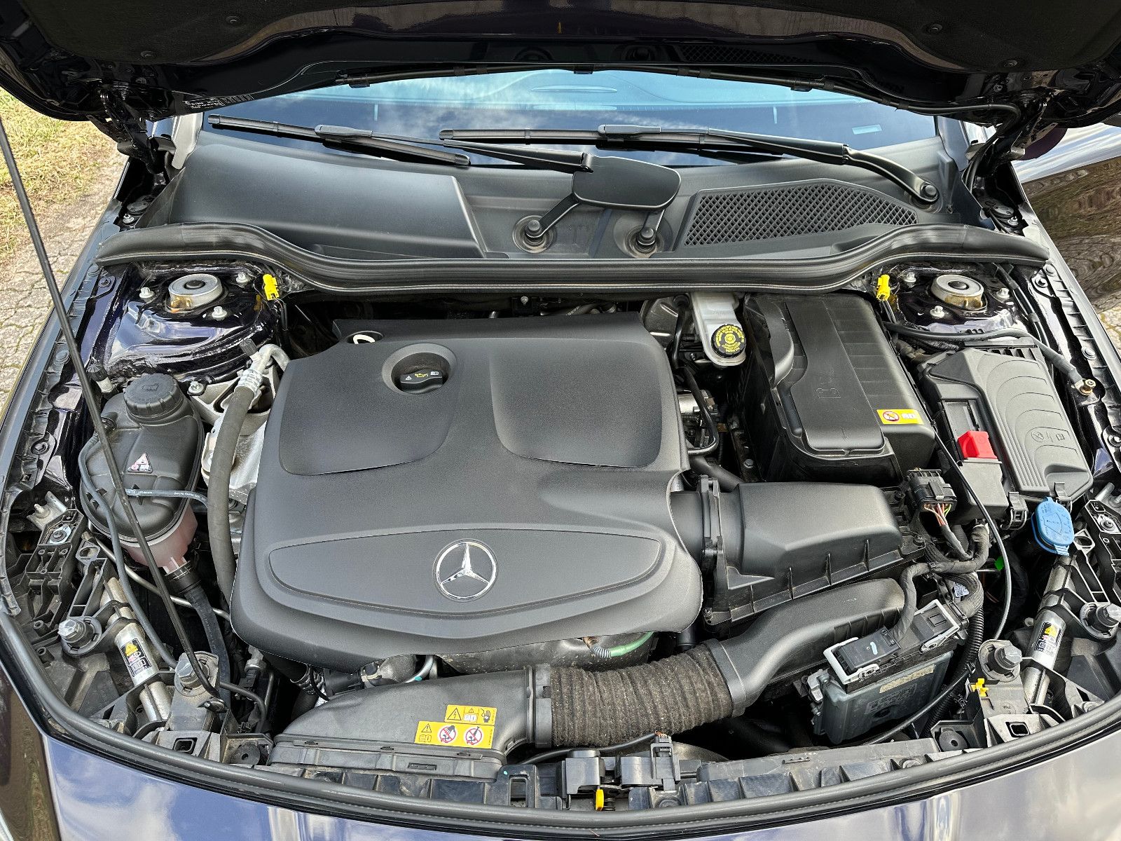 Mercedes-Benz CLA 200 Shooting Brake AMG Line Sonderlack foto 17