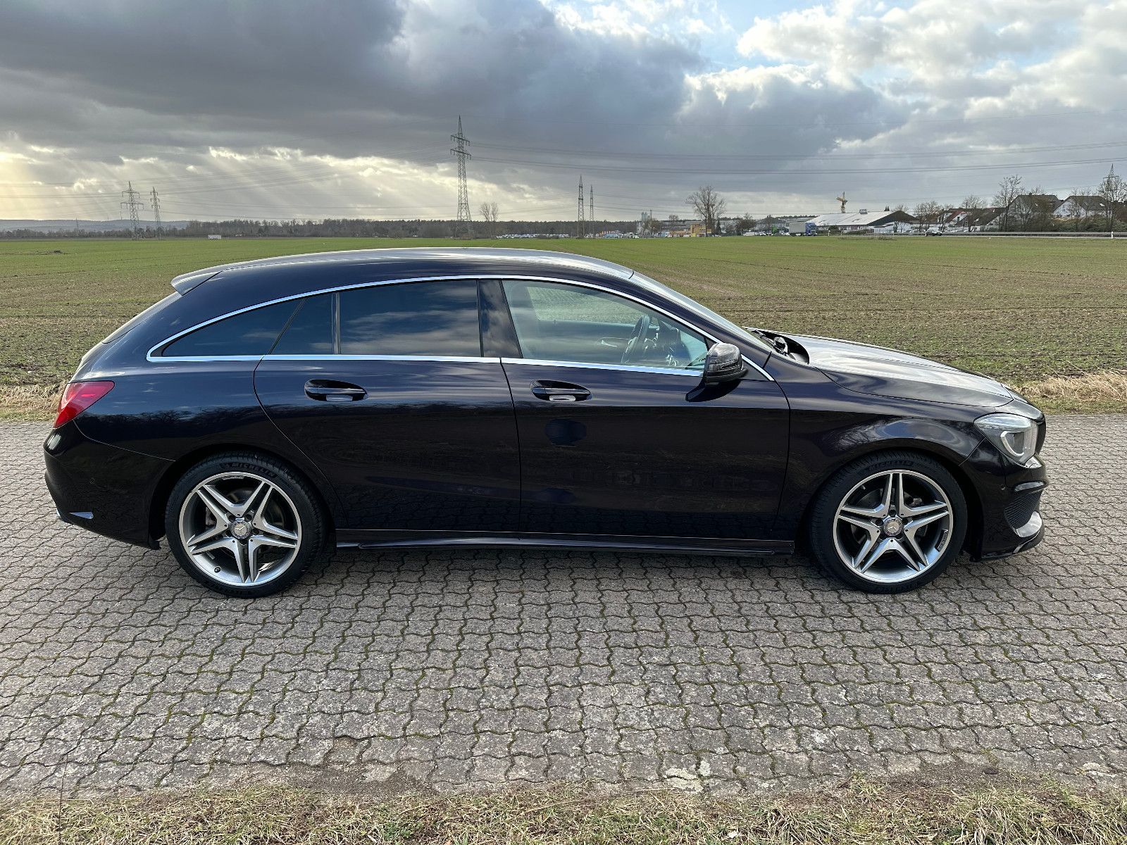 Mercedes-Benz CLA 200 Shooting Brake AMG Line Sonderlack foto 6