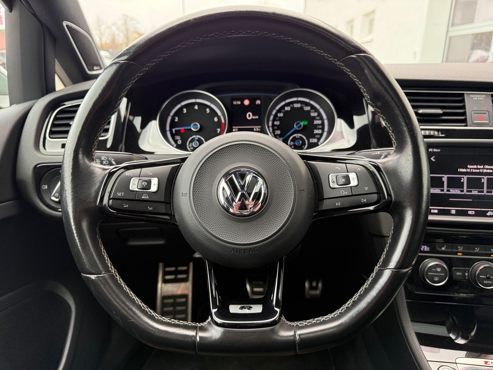 Volkswagen Golf VII 2.0 R BMT 4Motion Bi-Xenon ACC DAB PDC foto 25
