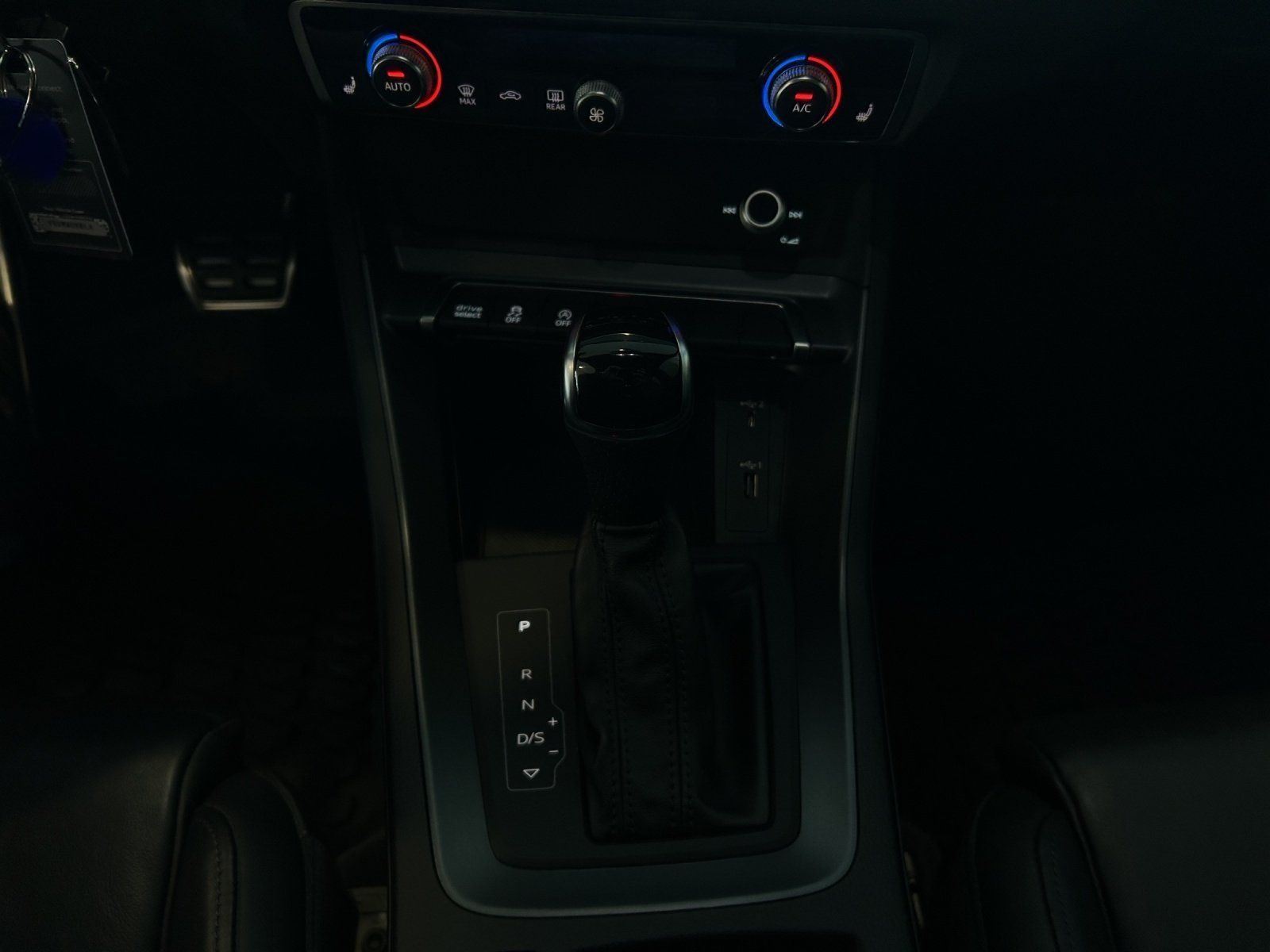 Audi RS Q3 quattro foto 10