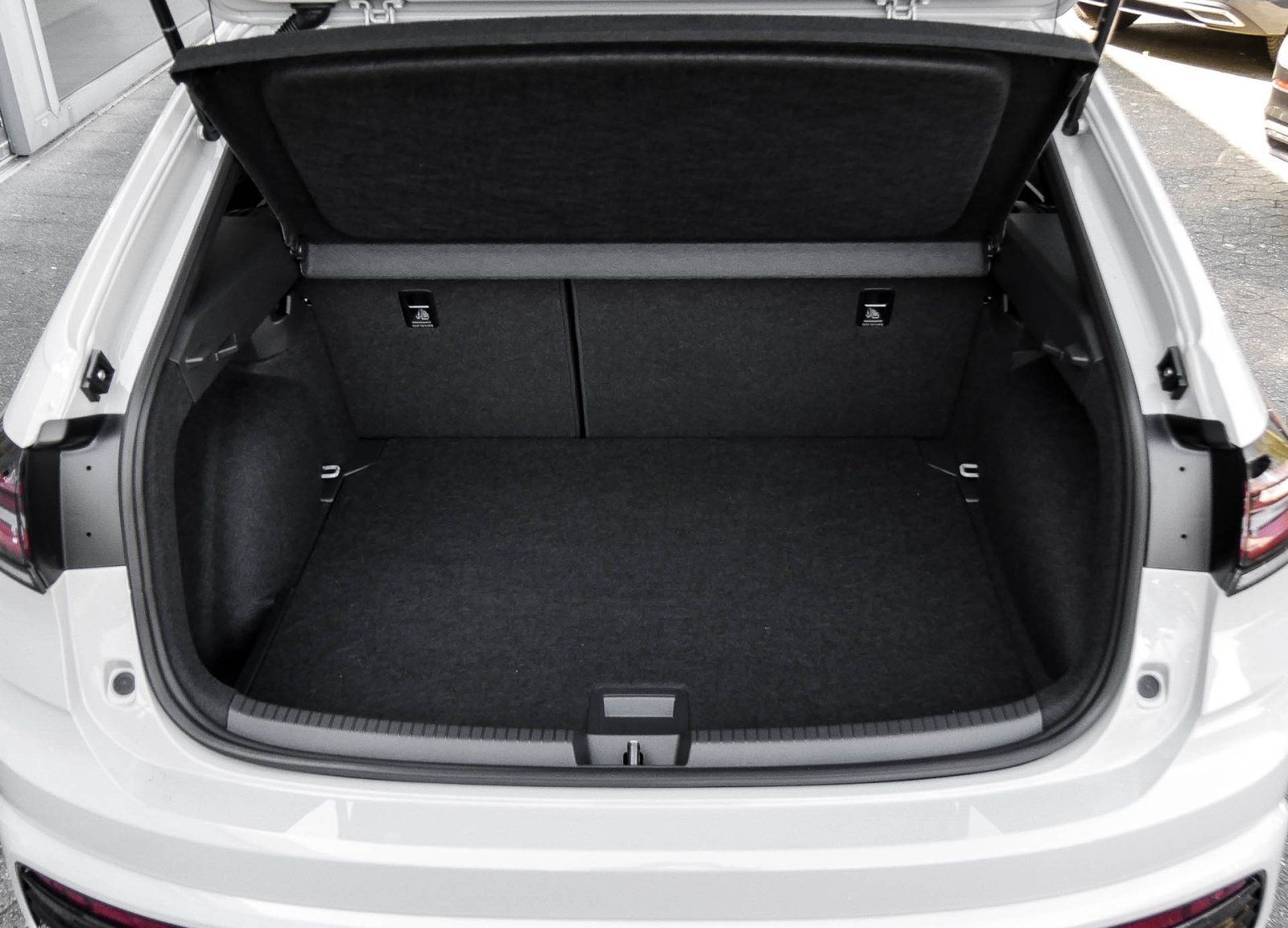 Volkswagen Taigo R-Line 1.5 TSI DSG IQ.Light Navi AHK Trave foto 15