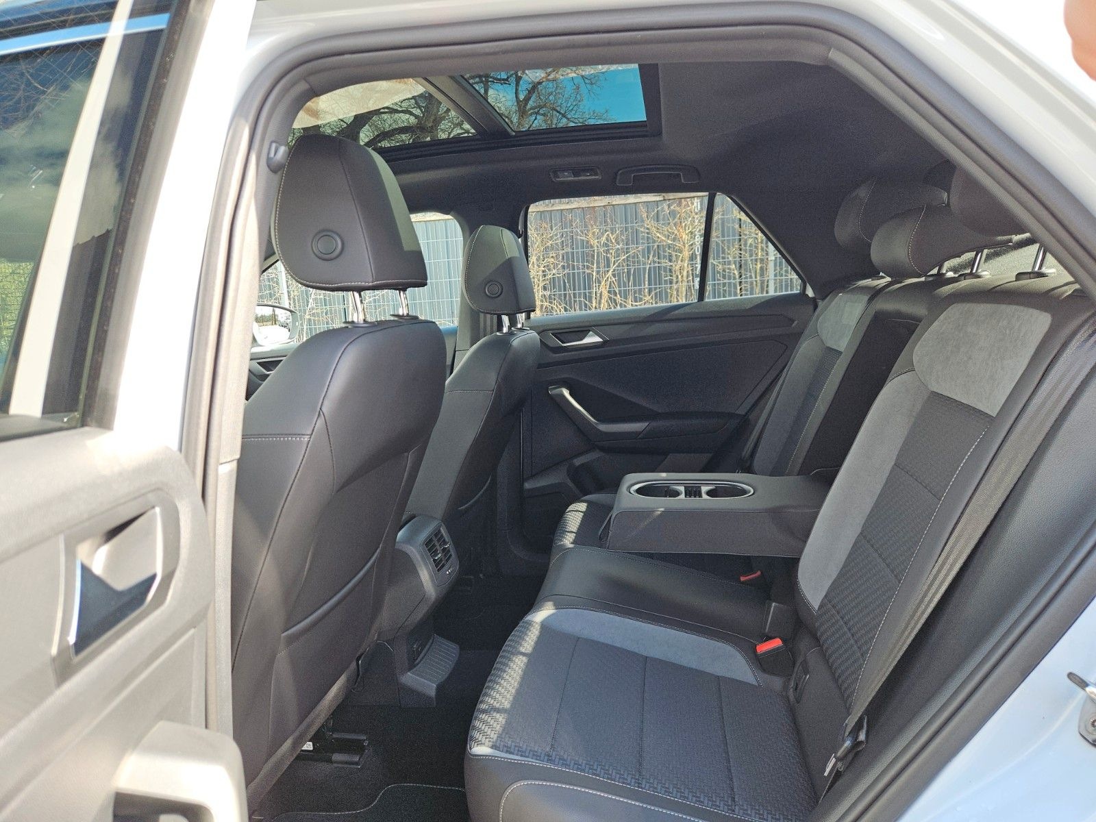Volkswagen T-Roc R Line Sport Pano dach ACC AHK foto 17