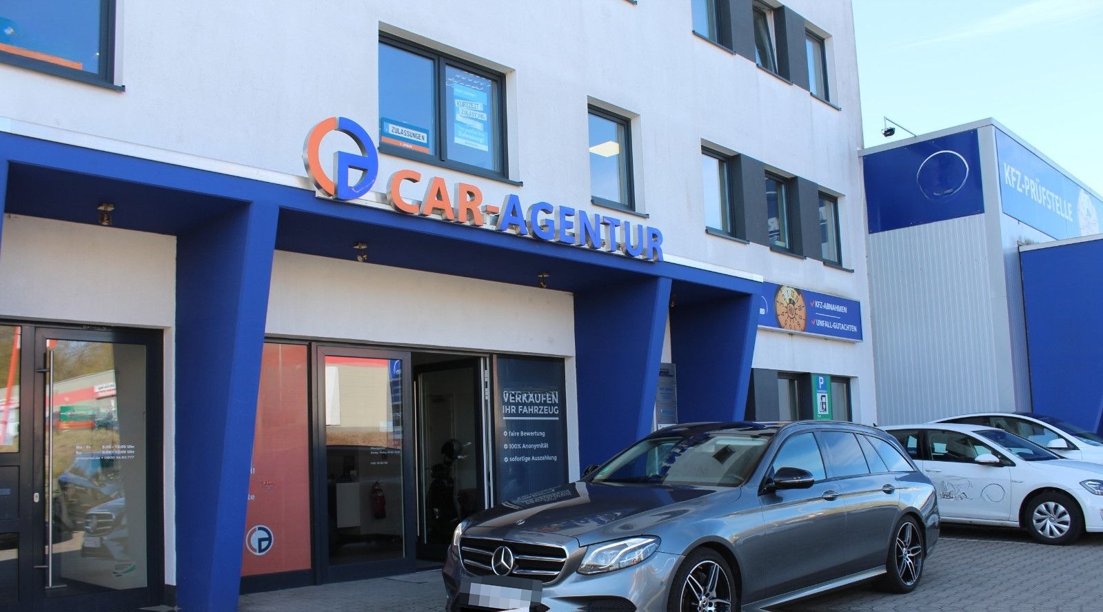 Mercedes-Benz E 220 E T-Modell 4Matic*AMG Line foto 2