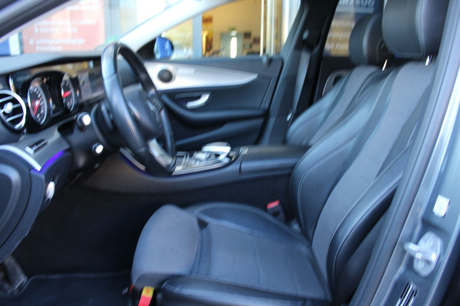 Mercedes-Benz E 220 E T-Modell 4Matic*AMG Line foto 11