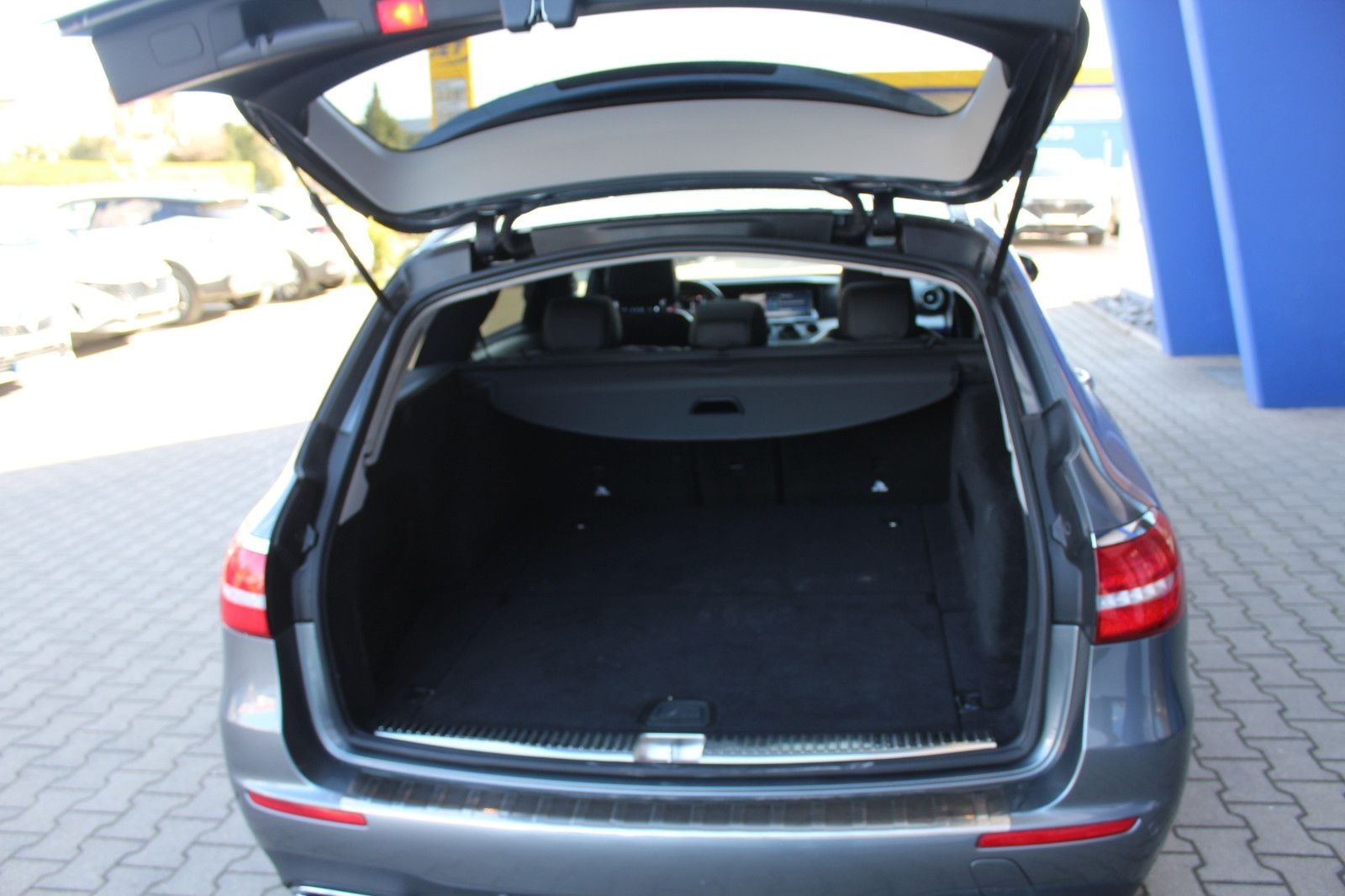 Mercedes-Benz E 220 E T-Modell 4Matic*AMG Line foto 13