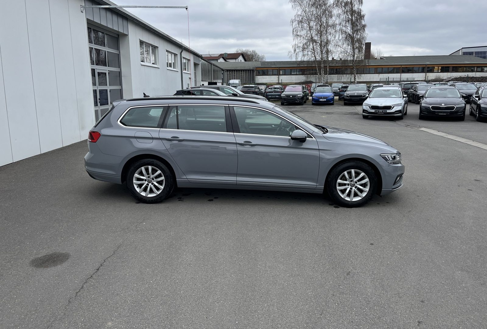 Volkswagen Passat Variant 2.0 TDI DSG Business 172€ m.20% A foto 5