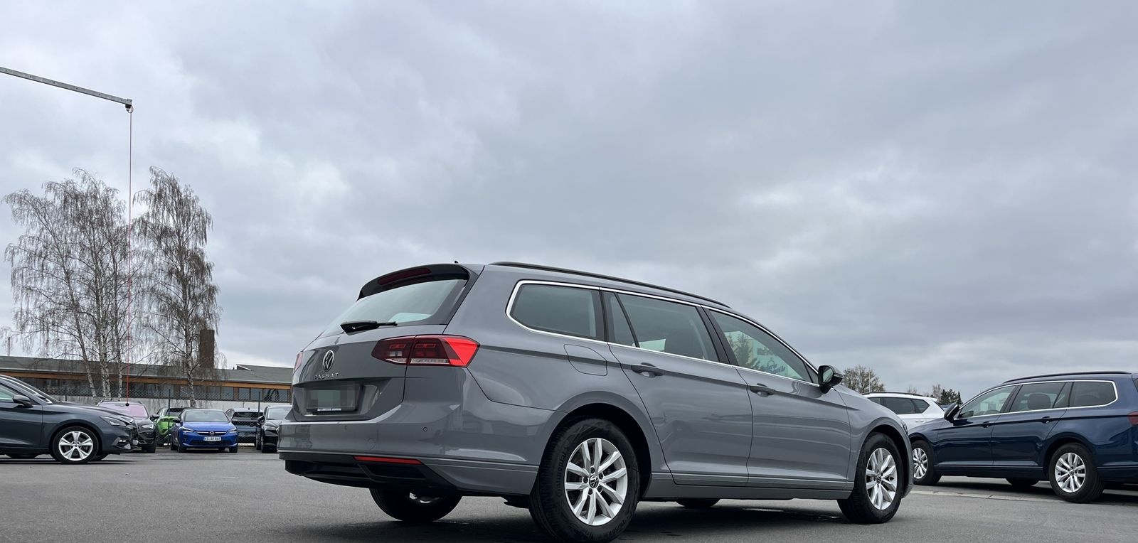 Volkswagen Passat Variant 2.0 TDI DSG Business 172€ m.20% A foto 6
