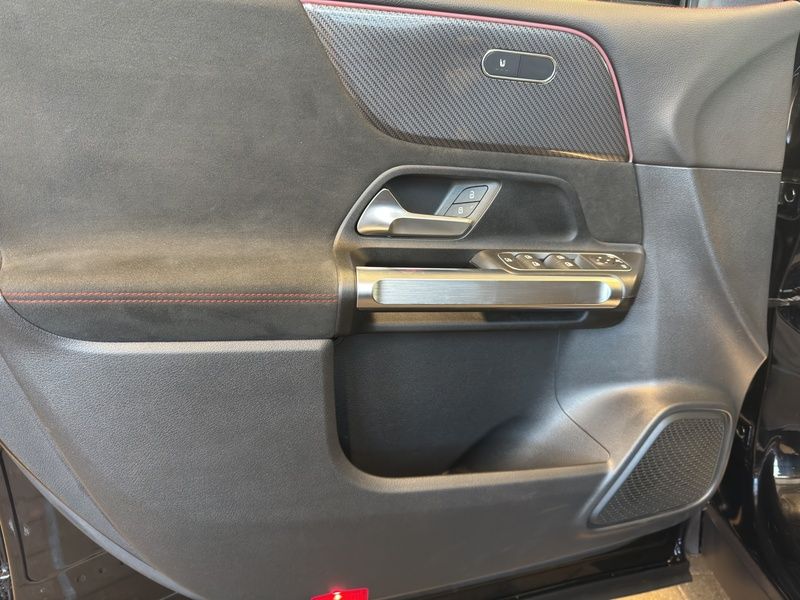 Mercedes-Benz GLB 35 AMG 4M PANO MULTIBEAM LED PDC NAVI KLIMA foto 13