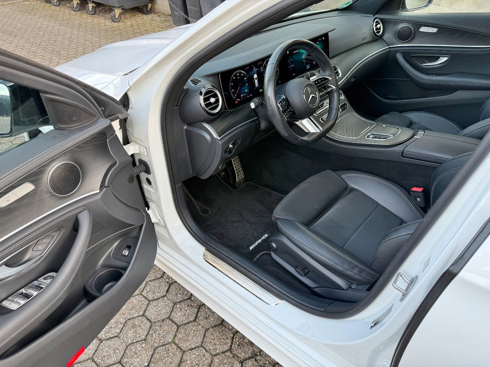 Mercedes-Benz E 300 de 4Matic    AMG SPORT PAKET foto 2