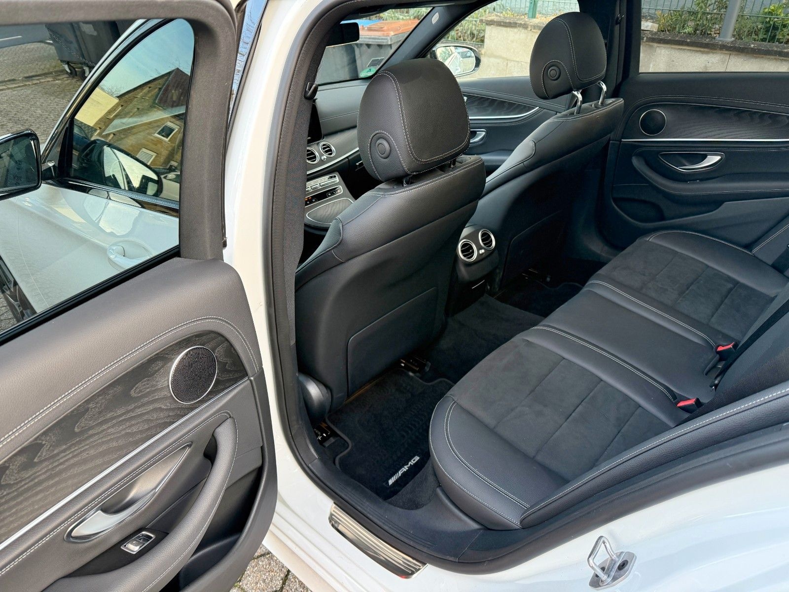 Mercedes-Benz E 300 de 4Matic    AMG SPORT PAKET foto 4