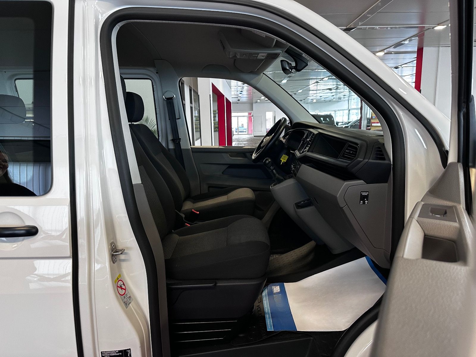 Volkswagen T6.1 Transporter lang 8.Sitzer//1.Hand//Kamera/ foto 12