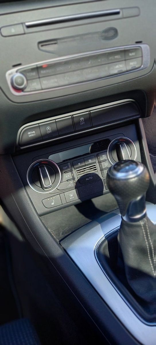 Audi Gepflegter Garagenwagen mit wenig Kilometer foto 6