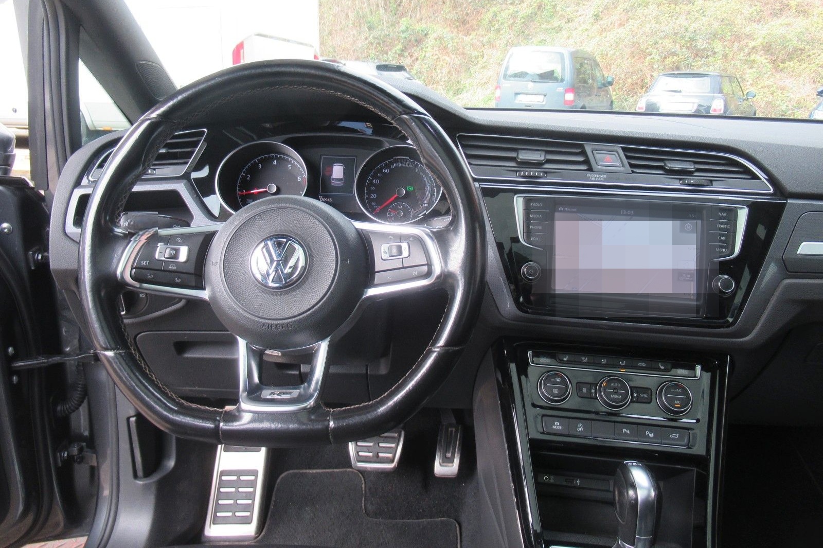 Volkswagen Touran 1.8 TSI DSG Highline 7Sitze R-Line Panora foto 13