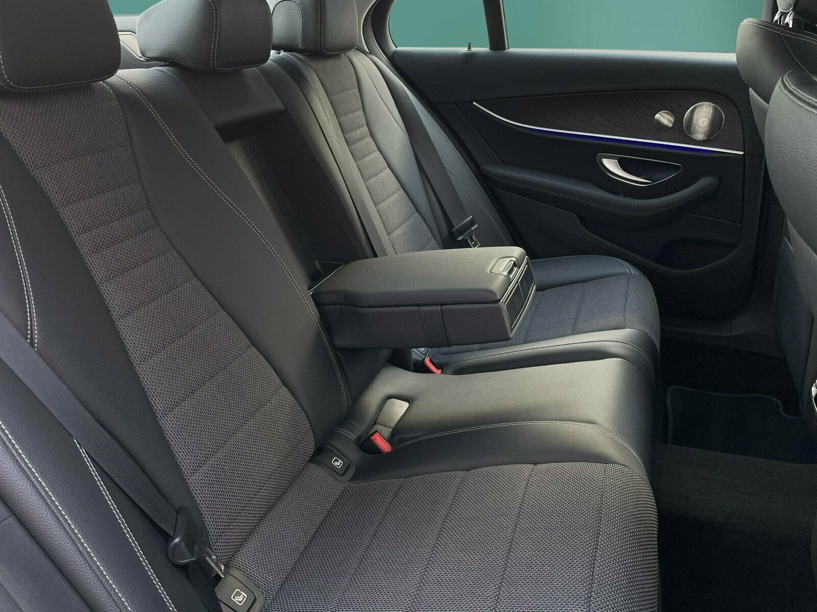 Mercedes-Benz E 300 d 4M AVANTGARDE+AHK+DISTRO+BURME+360°+HUD foto 11