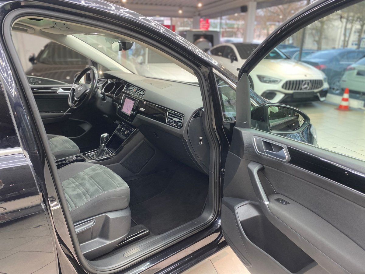Volkswagen Touran 2.0 TDI Highline Pano Navi LedLenkr. Scha foto 14