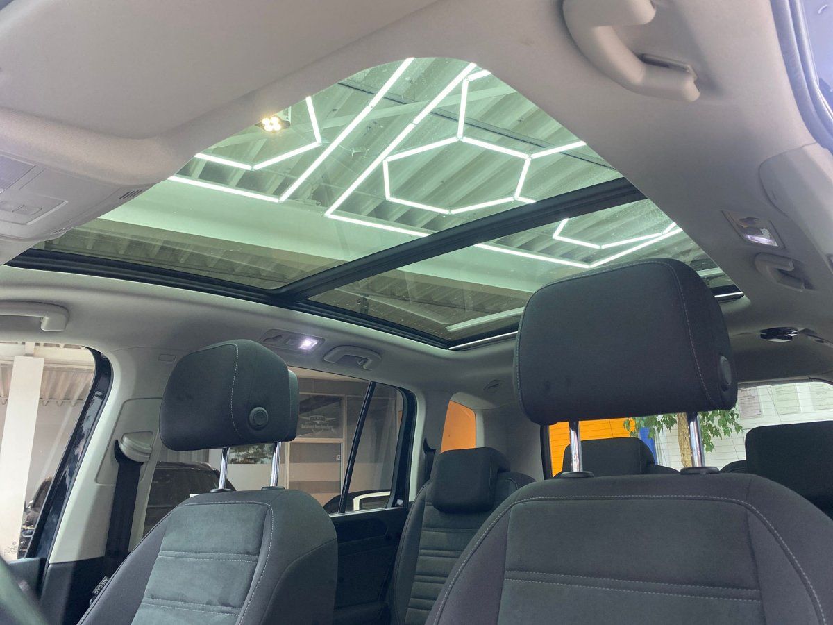 Volkswagen Touran 2.0 TDI Highline Pano Navi LedLenkr. Scha foto 10