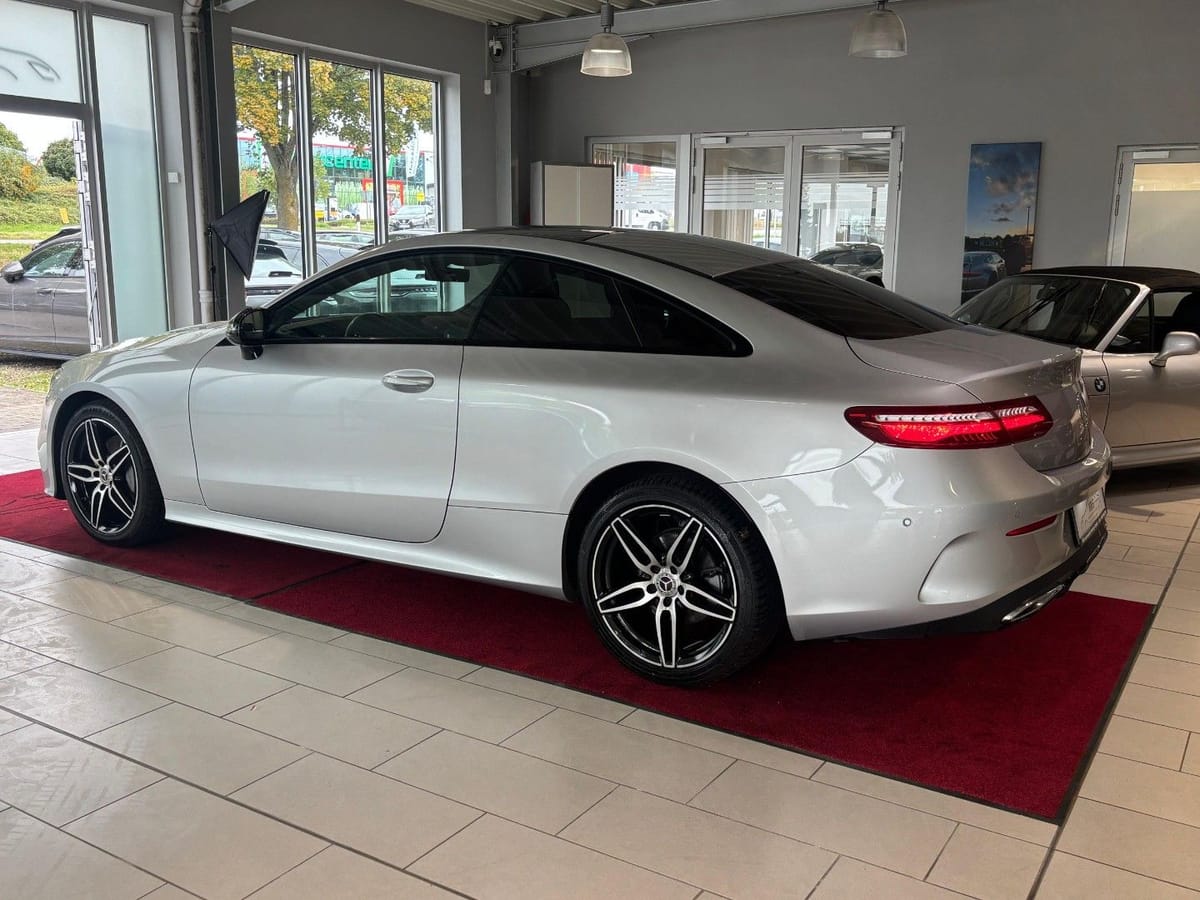 Mercedes-Benz E 220 d 4Matic COUPÉ AMG-LINE PANO KAMERA foto 3