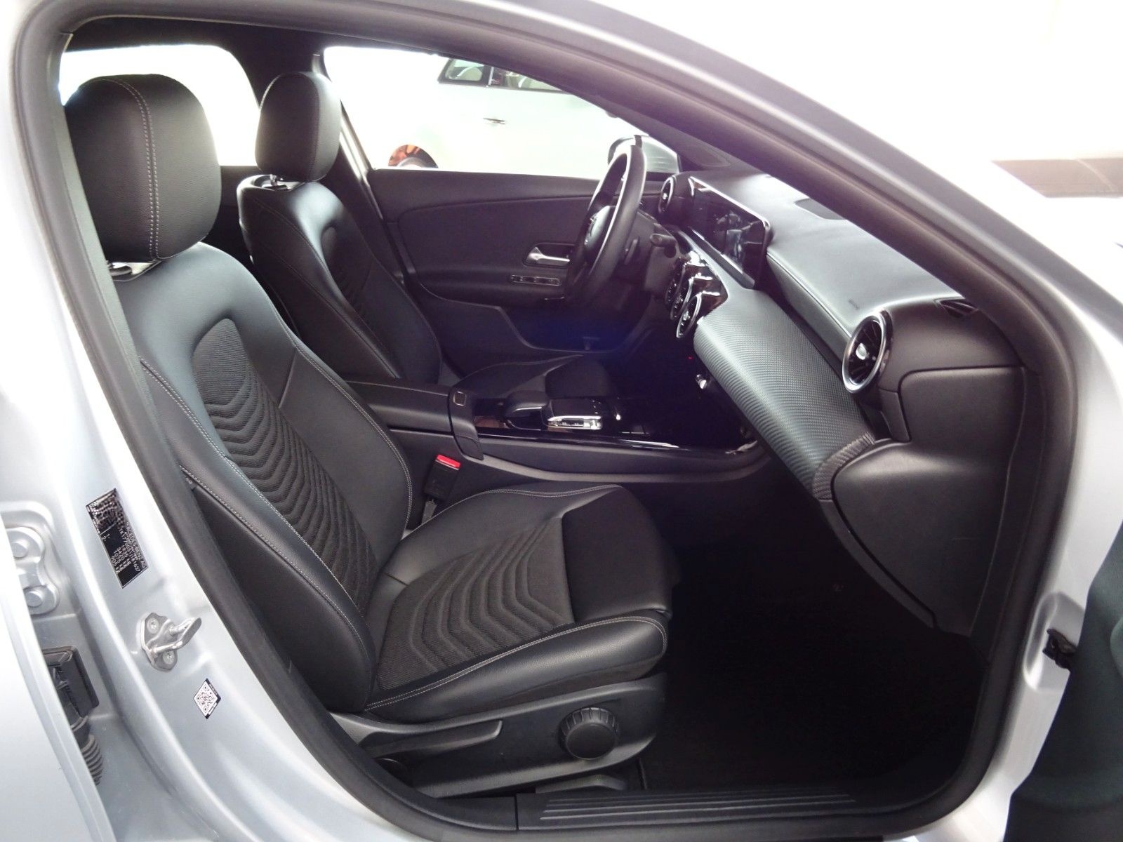 Mercedes-Benz A 180 d Style/ Autom/ Navi/ LED/ PDC+Kamera/ AHK foto 12
