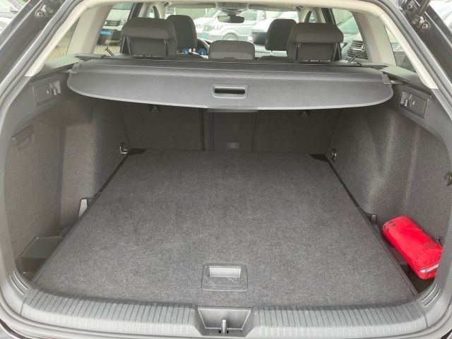 Volkswagen Golf VIII Variant 1.5 eTSI DSG Style Navi,Pano,K foto 16