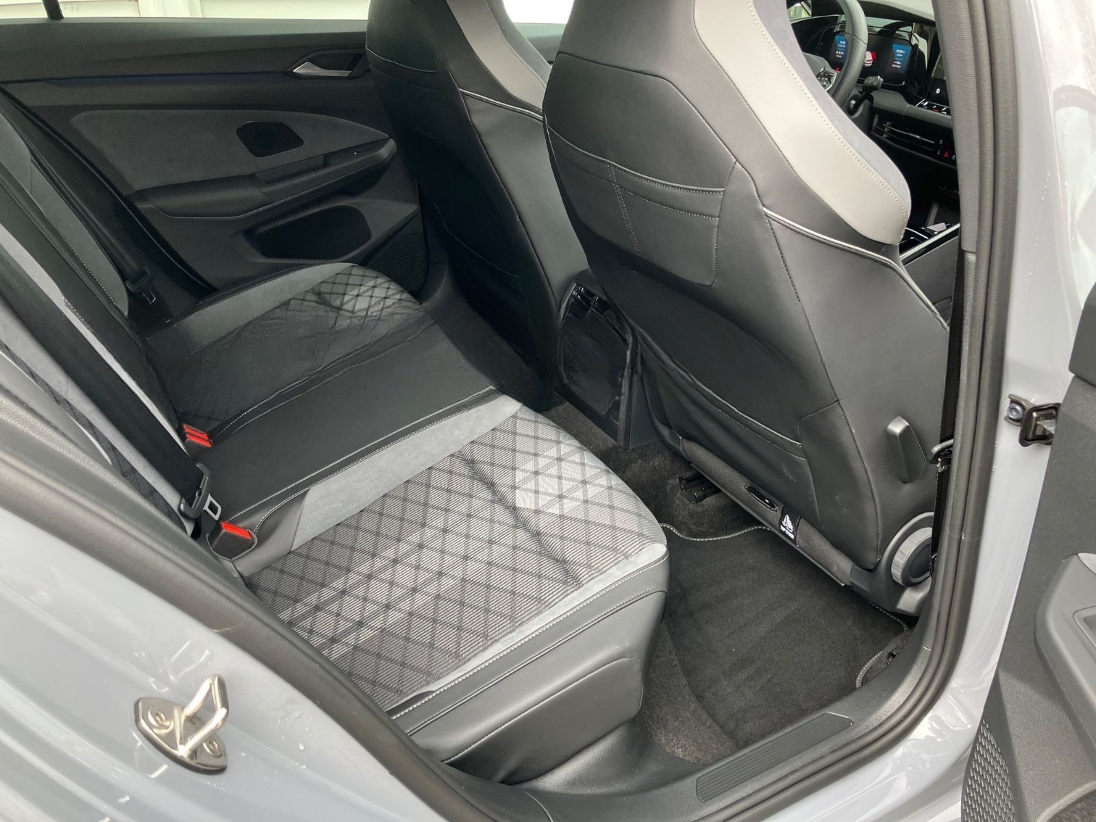 Volkswagen Golf R-Line Black Style Matrix AHK Harman Kardon foto 12